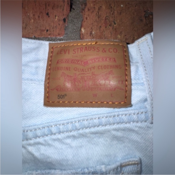 Levi’s 501 Original Fit Jeans Light Wash Cropped Raw Hem Button Fly W29 L26 - Picture 10 of 11